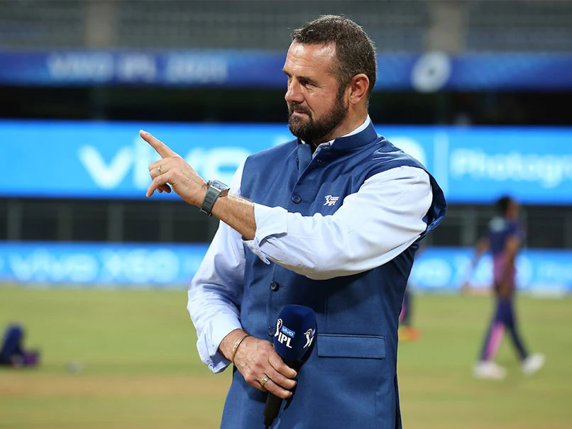 You’ve Got A Couple Of Games Left In The World Cup – Simon Doull Unimpressed With Mitchell Starc Donning Gloves During Australian Warm-Ups